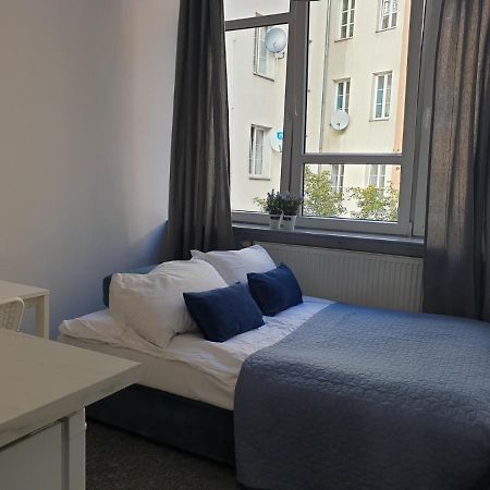 Unit Warsaw Room In Hostel Solec50 By Metro Station Centrum Kopernika Elektrownia Powisle Stadion Narodowy المظهر الخارجي الصورة