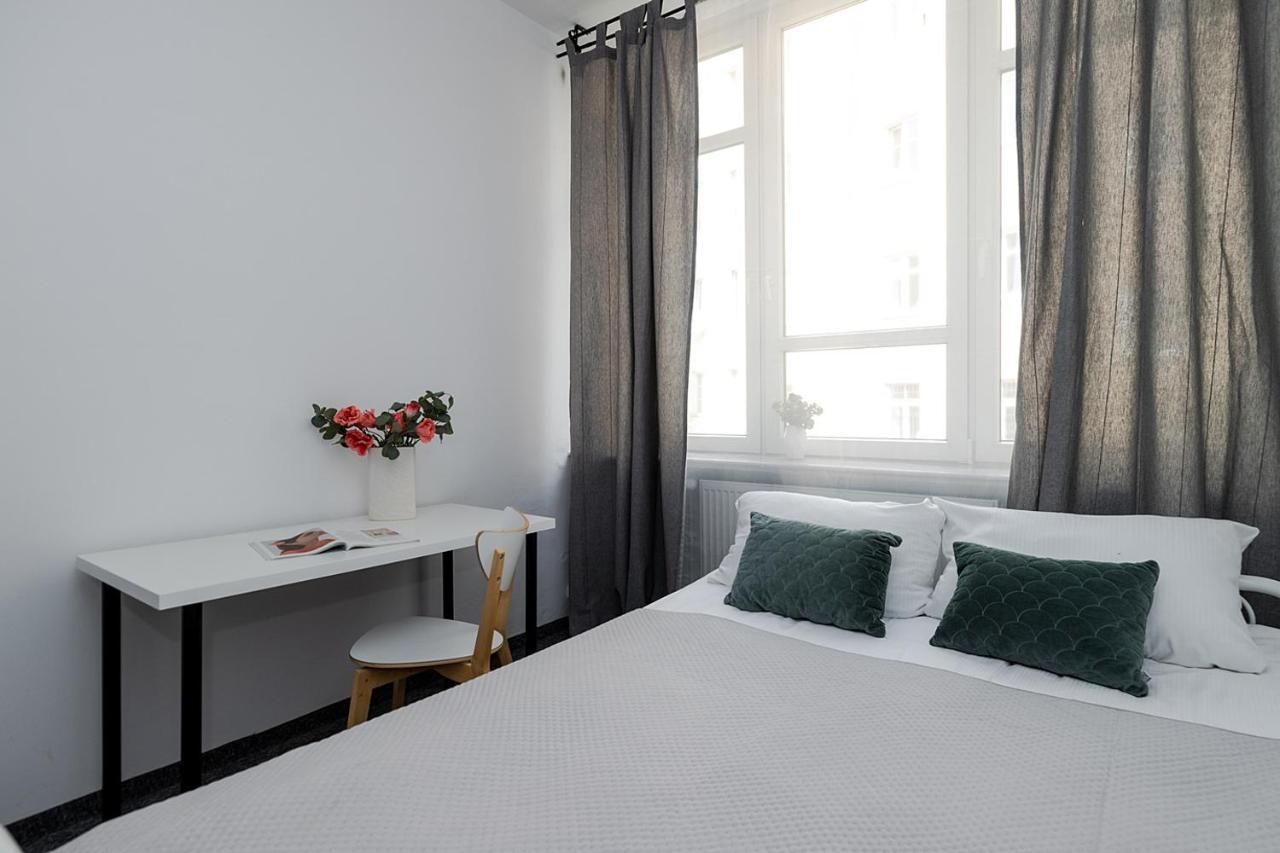 Unit Warsaw Room In Hostel Solec50 By Metro Station Centrum Kopernika Elektrownia Powisle Stadion Narodowy المظهر الخارجي الصورة